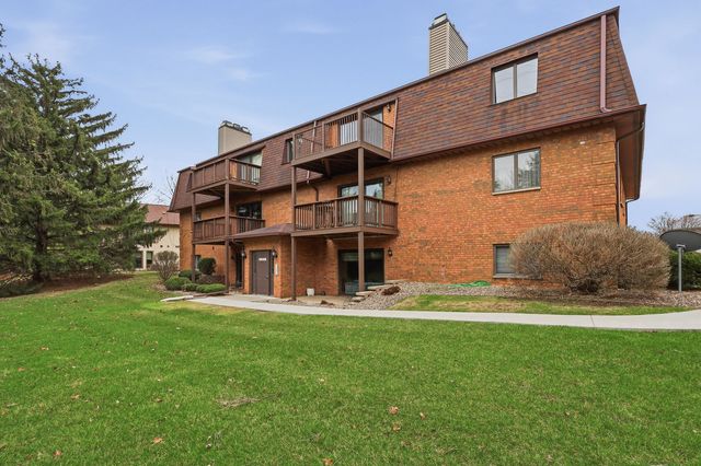 4190 MALLARD Court 9, Bettendorf, IA 52722