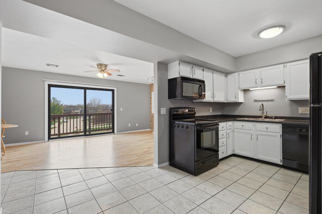 4190 MALLARD Court 9, Bettendorf, IA 52722