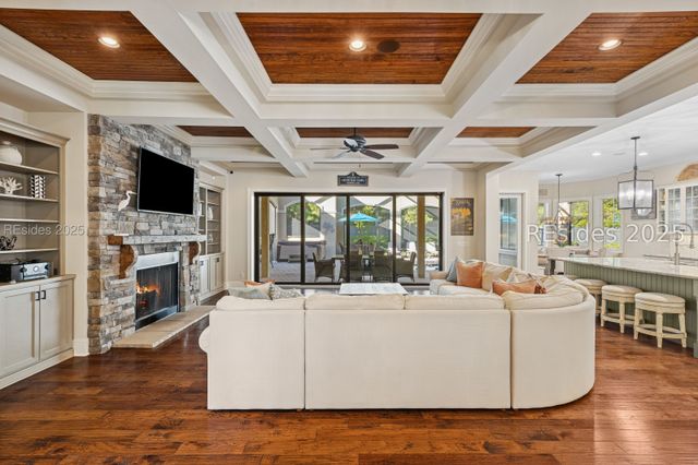 13 Hummock Pl, Hilton Head Island, SC 29926