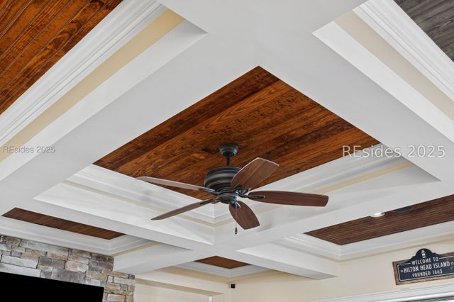 13 Hummock Pl, Hilton Head Island, SC 29926