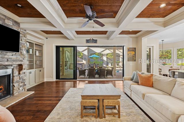 13 Hummock Pl, Hilton Head Island, SC 29926