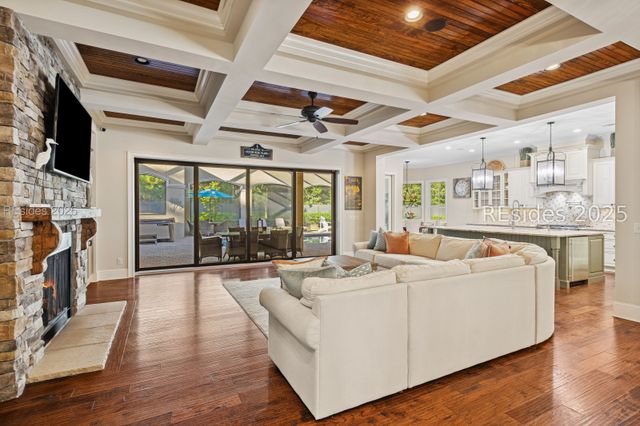 13 Hummock Pl, Hilton Head Island, SC 29926