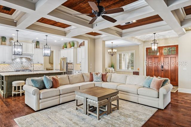 13 Hummock Pl, Hilton Head Island, SC 29926