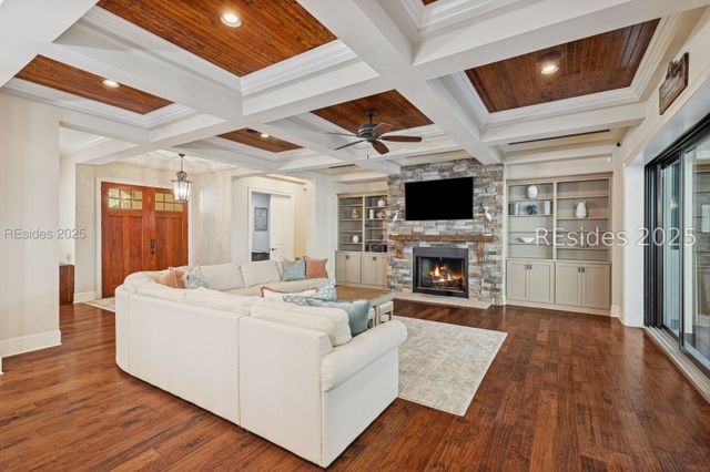 13 Hummock Pl, Hilton Head Island, SC 29926