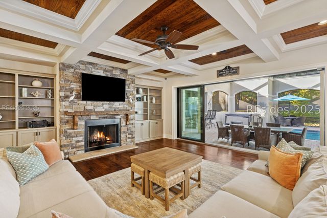 13 Hummock Pl, Hilton Head Island, SC 29926