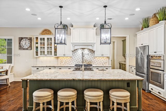 13 Hummock Pl, Hilton Head Island, SC 29926