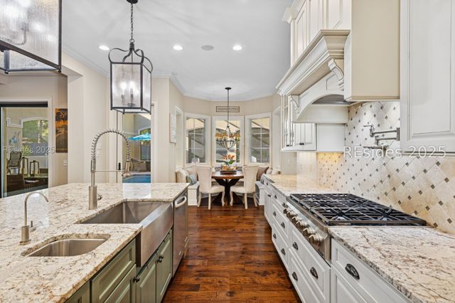 13 Hummock Pl, Hilton Head Island, SC 29926