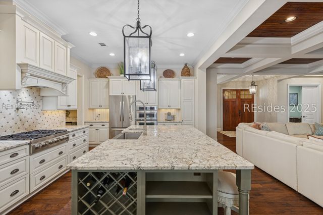 13 Hummock Pl, Hilton Head Island, SC 29926