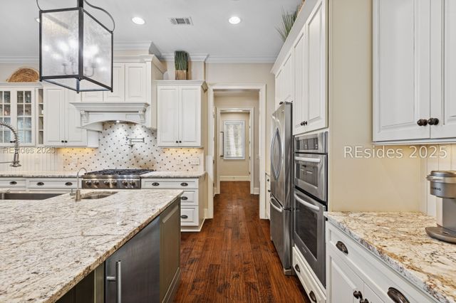 13 Hummock Pl, Hilton Head Island, SC 29926