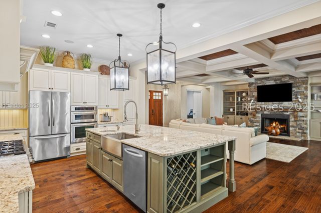 13 Hummock Pl, Hilton Head Island, SC 29926