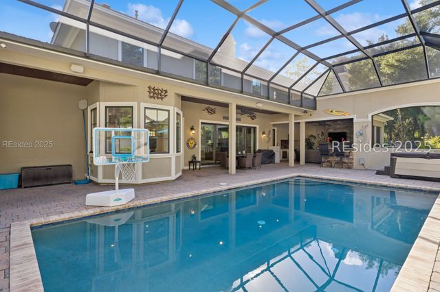 13 Hummock Pl, Hilton Head Island, SC 29926