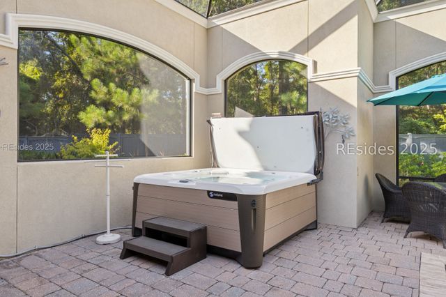 13 Hummock Pl, Hilton Head Island, SC 29926