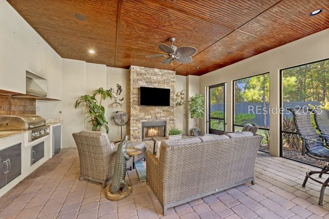 13 Hummock Pl, Hilton Head Island, SC 29926