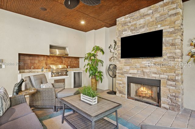 13 Hummock Pl, Hilton Head Island, SC 29926