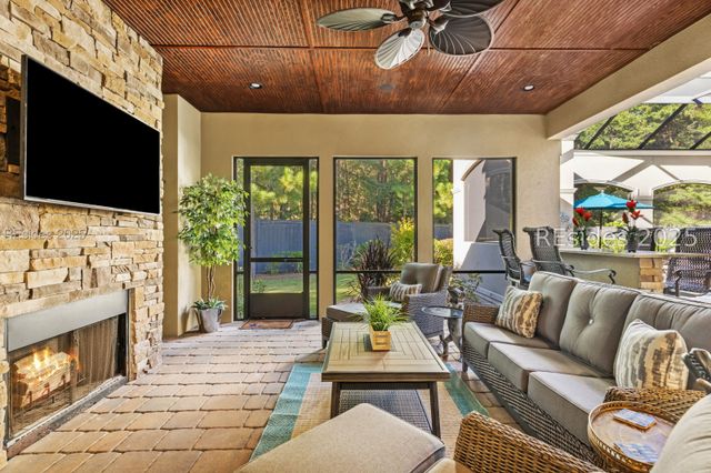 13 Hummock Pl, Hilton Head Island, SC 29926