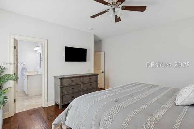 13 Hummock Pl, Hilton Head Island, SC 29926