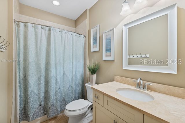 13 Hummock Pl, Hilton Head Island, SC 29926