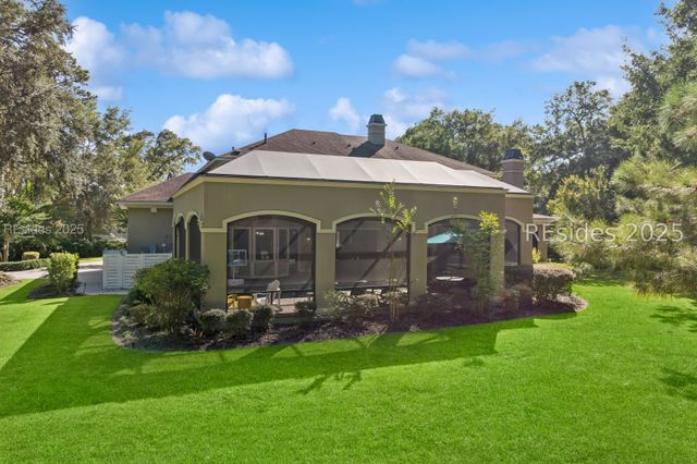13 Hummock Pl, Hilton Head Island, SC 29926