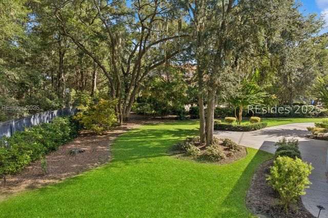 13 Hummock Pl, Hilton Head Island, SC 29926