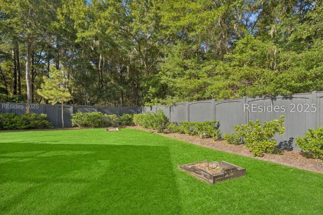 13 Hummock Pl, Hilton Head Island, SC 29926