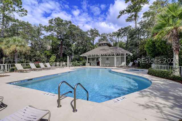 13 Hummock Pl, Hilton Head Island, SC 29926