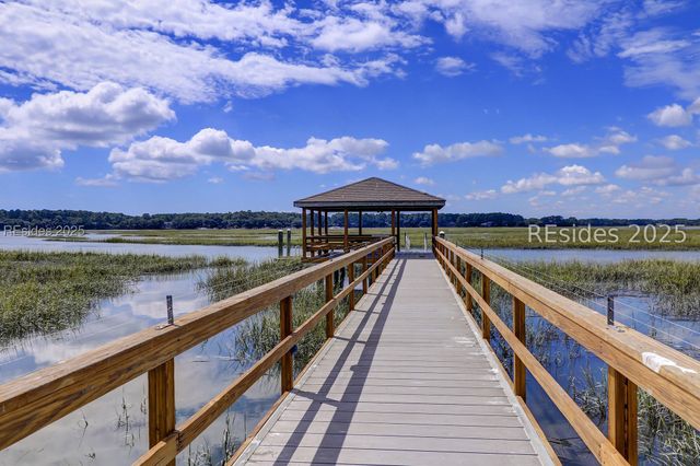 13 Hummock Pl, Hilton Head Island, SC 29926