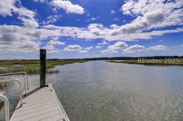 13 Hummock Pl, Hilton Head Island, SC 29926