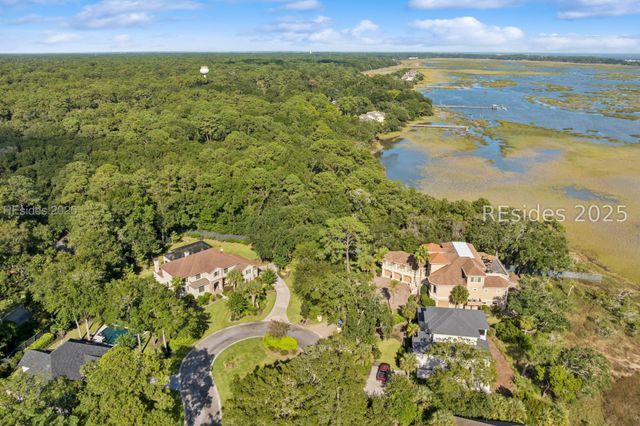 13 Hummock Pl, Hilton Head Island, SC 29926