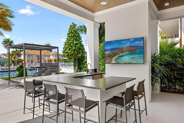 2520 DEL LAGO Drive, Fort Lauderdale, FL 33316