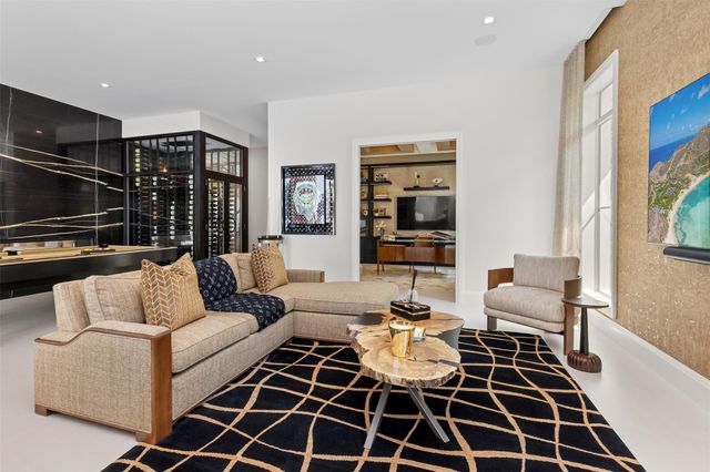 2520 DEL LAGO Drive, Fort Lauderdale, FL 33316
