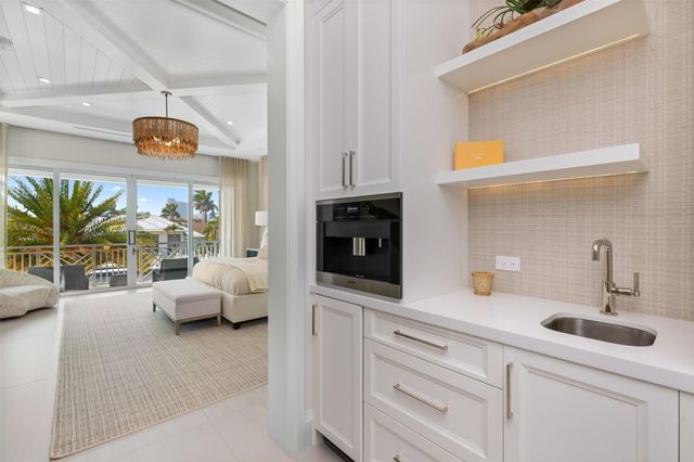 2520 DEL LAGO Drive, Fort Lauderdale, FL 33316