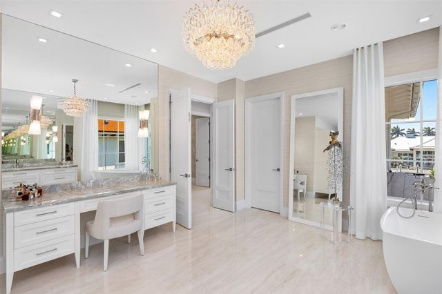 2520 DEL LAGO Drive, Fort Lauderdale, FL 33316