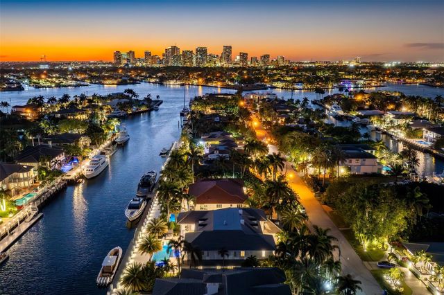2520 DEL LAGO Drive, Fort Lauderdale, FL 33316