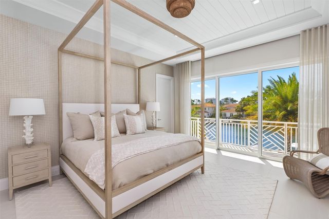 2520 DEL LAGO Drive, Fort Lauderdale, FL 33316