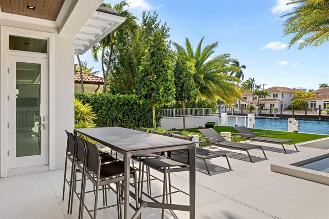 2520 DEL LAGO Drive, Fort Lauderdale, FL 33316