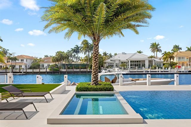 2520 DEL LAGO Drive, Fort Lauderdale, FL 33316