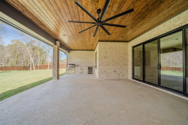 205 Thorn Briar Trail, Longview, TX 75602