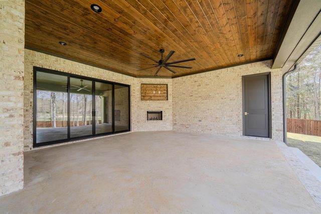 205 Thorn Briar Trail, Longview, TX 75602