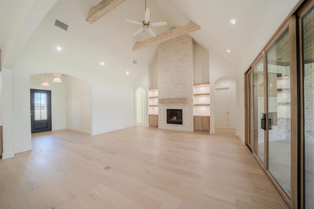 205 Thorn Briar Trail, Longview, TX 75602