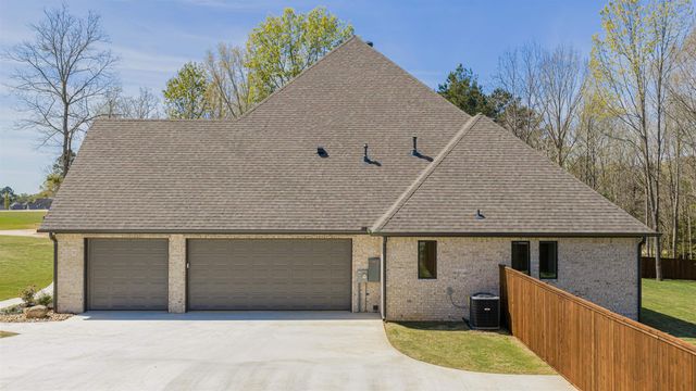 205 Thorn Briar Trail, Longview, TX 75602