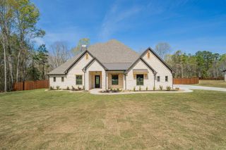 205 Thorn Briar Trail, Longview, TX 75602