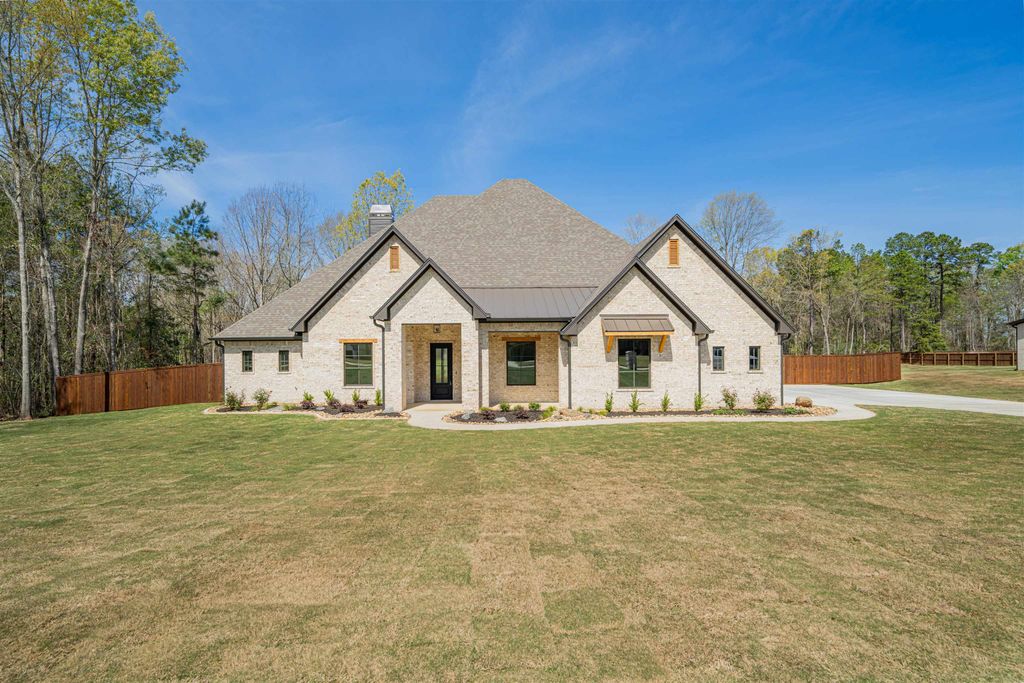 205 Thorn Briar Trail, Longview, TX 75602