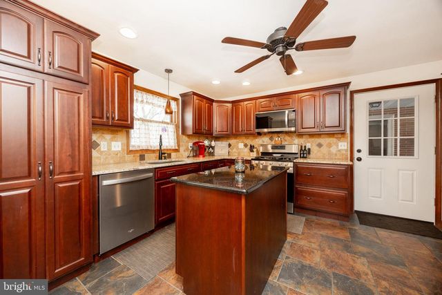 3284 FRIEDENSBURG, Oley, PA 19547