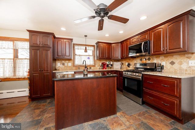 3284 FRIEDENSBURG, Oley, PA 19547