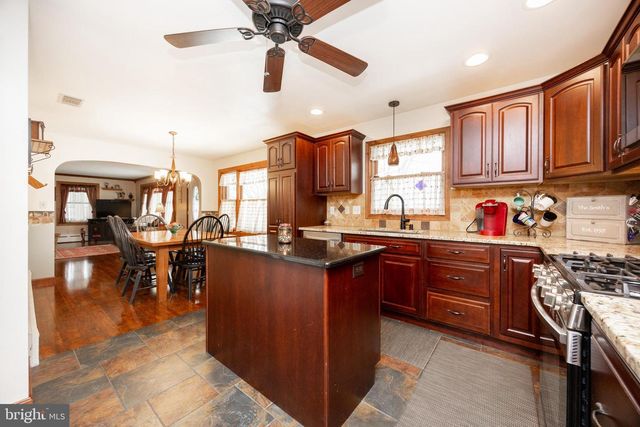 3284 FRIEDENSBURG, Oley, PA 19547