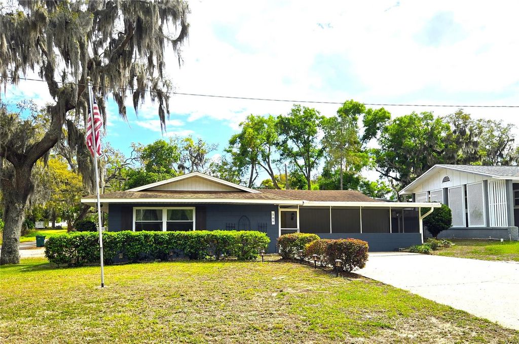 Image 1 of property listing at 506 E GOTTSCHE AVENUE, Eustis, FL 32726