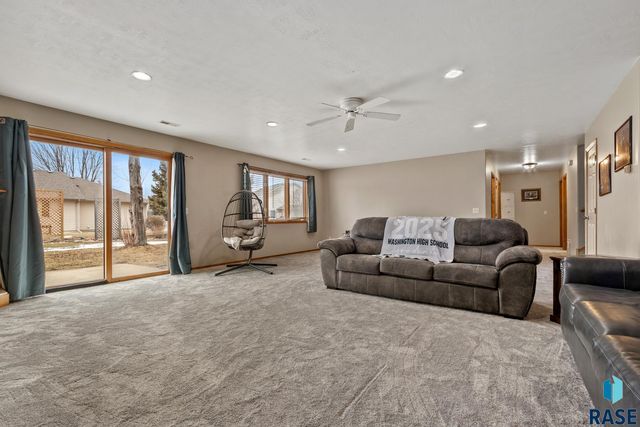 3205 S Bluegrass Ct Court, Sioux Falls, SD 57103