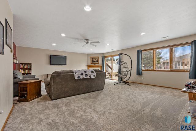 3205 S Bluegrass Ct Court, Sioux Falls, SD 57103