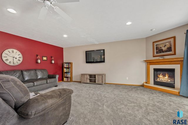 3205 S Bluegrass Ct Court, Sioux Falls, SD 57103