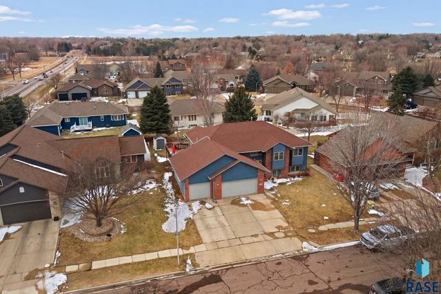 3205 S Bluegrass Ct Court, Sioux Falls, SD 57103